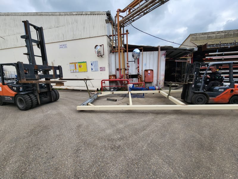 פירוק מתקן והעברה למחלקה חדשה כולל יצור קונסטרוקציה וייצור התקנת מזינים בורגיים