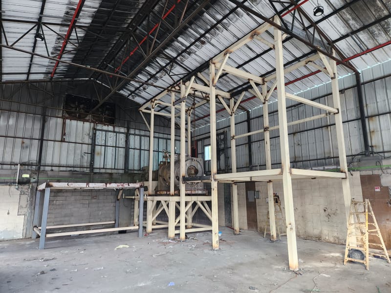 פירוק מתקן והעברה למחלקה חדשה כולל יצור קונסטרוקציה וייצור התקנת מזינים בורגיים