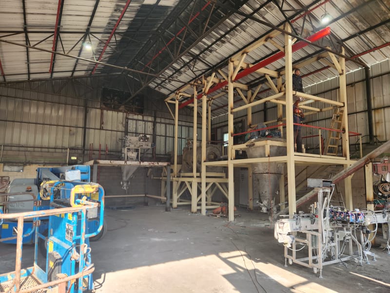 פירוק מתקן והעברה למחלקה חדשה כולל יצור קונסטרוקציה וייצור התקנת מזינים בורגיים