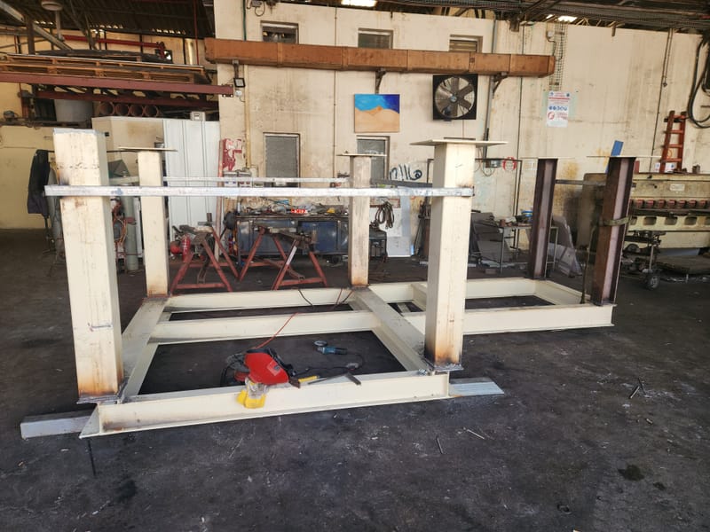 פירוק מתקן והעברה למחלקה חדשה כולל יצור קונסטרוקציה וייצור התקנת מזינים בורגיים