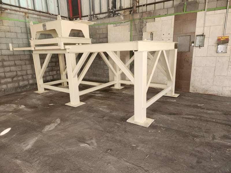 פירוק מתקן והעברה למחלקה חדשה כולל יצור קונסטרוקציה וייצור התקנת מזינים בורגיים