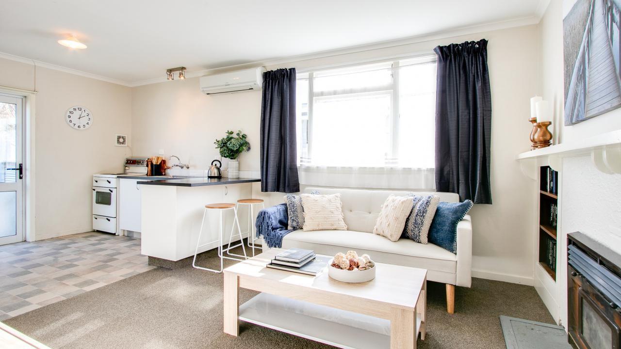 Classy Art Deco One Plus Bedroom Rear Unit