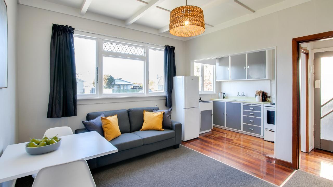 Cosy Art Deco One Bedroom