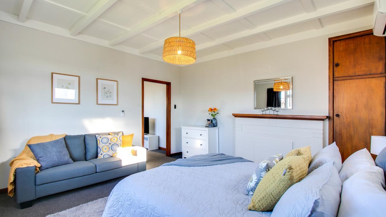 Cosy Art Deco One Bedroom