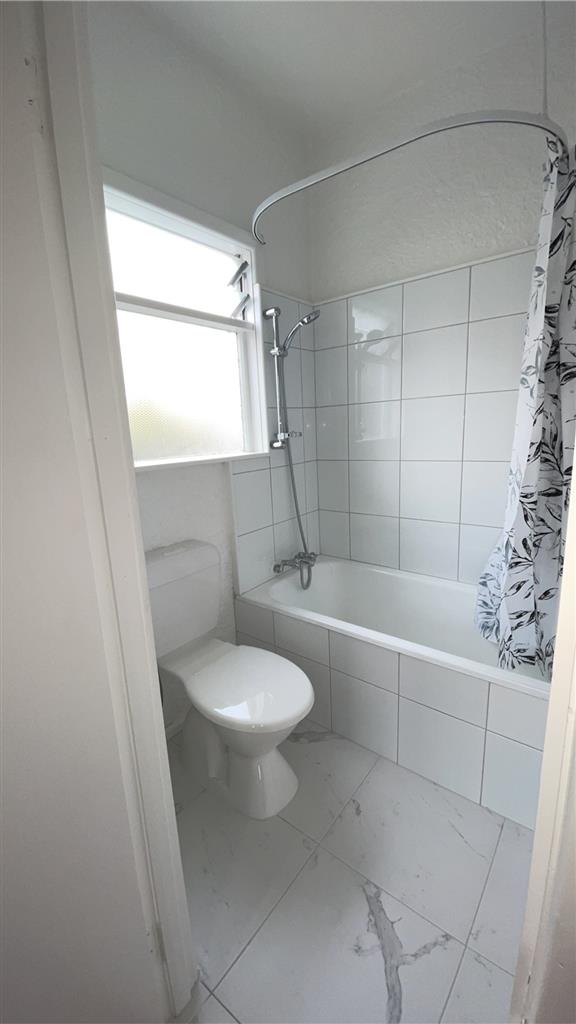 Cosy Art Deco One Bedroom