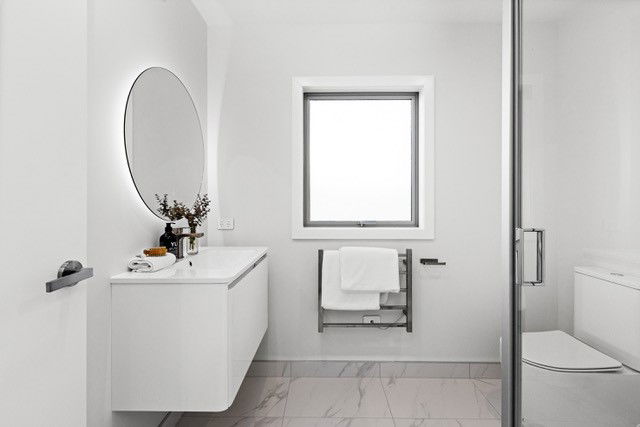 New, sunny, indoor/outdoor flow what more could you ask for