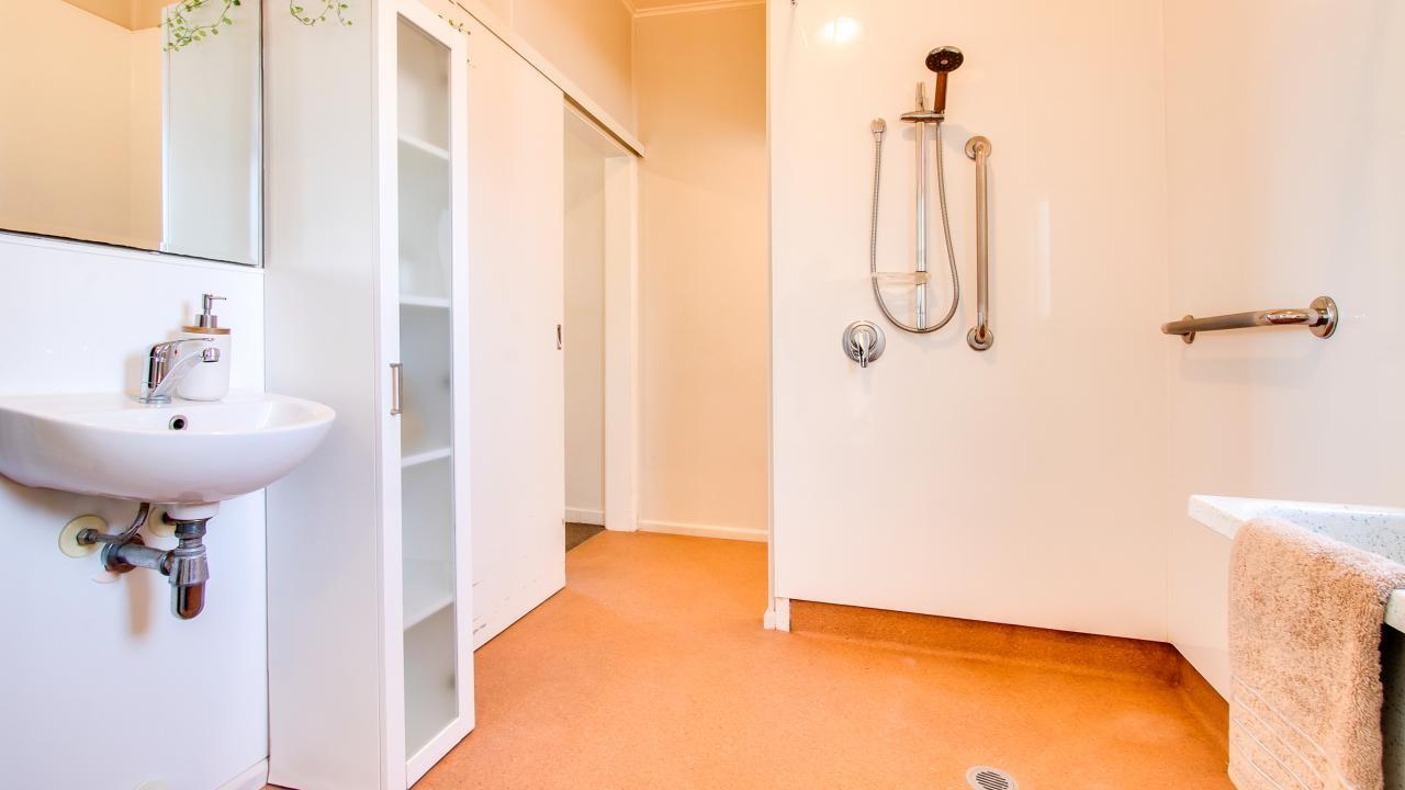 Classy Art Deco One Plus Bedroom Rear Unit