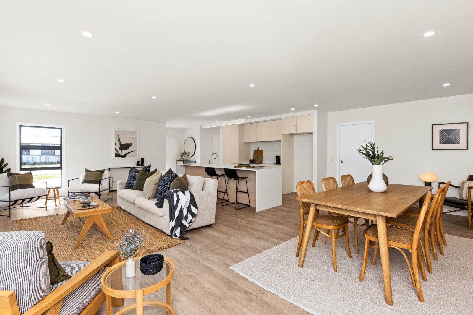 Modern, sunny, private and great location