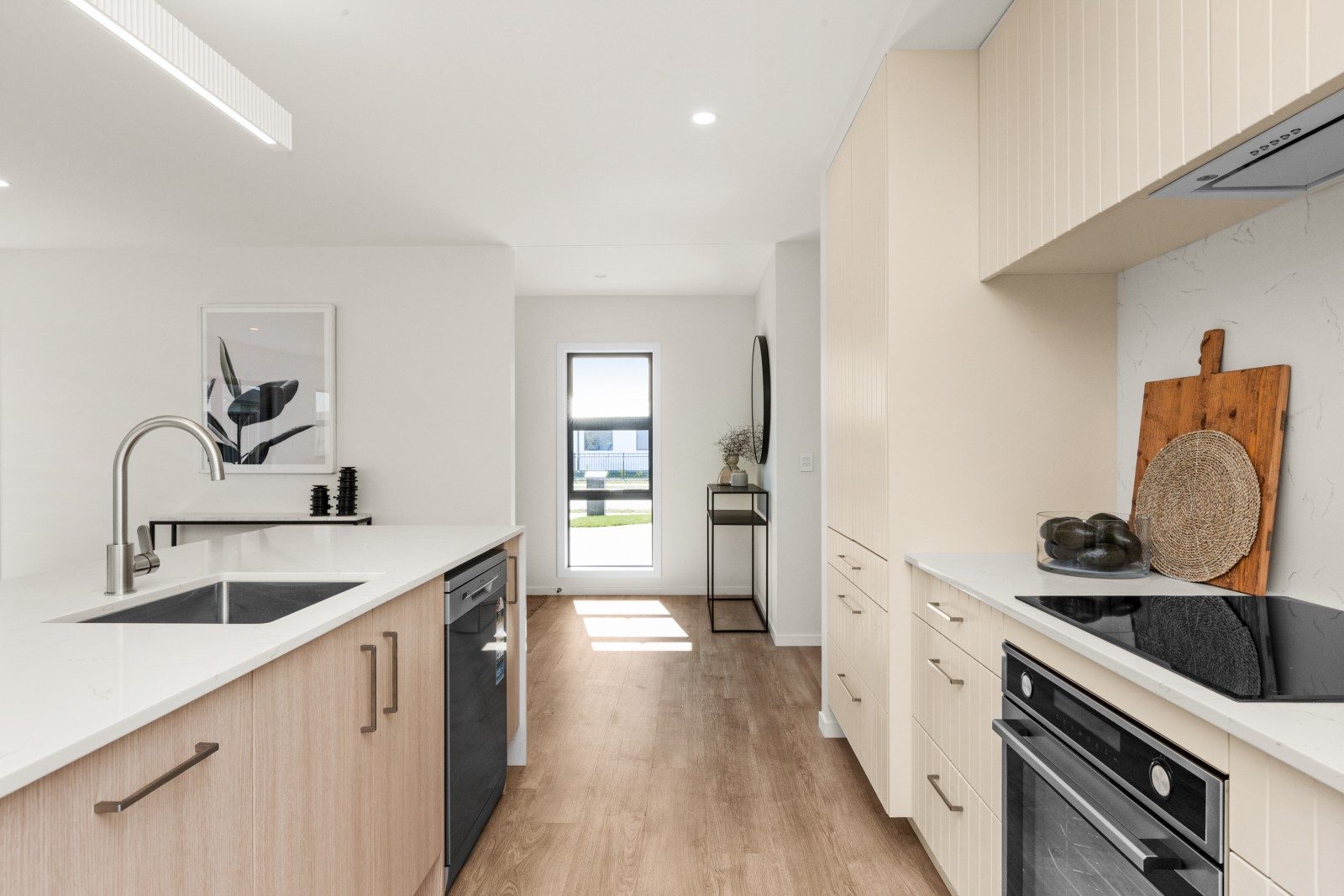 Modern, sunny, private and great location