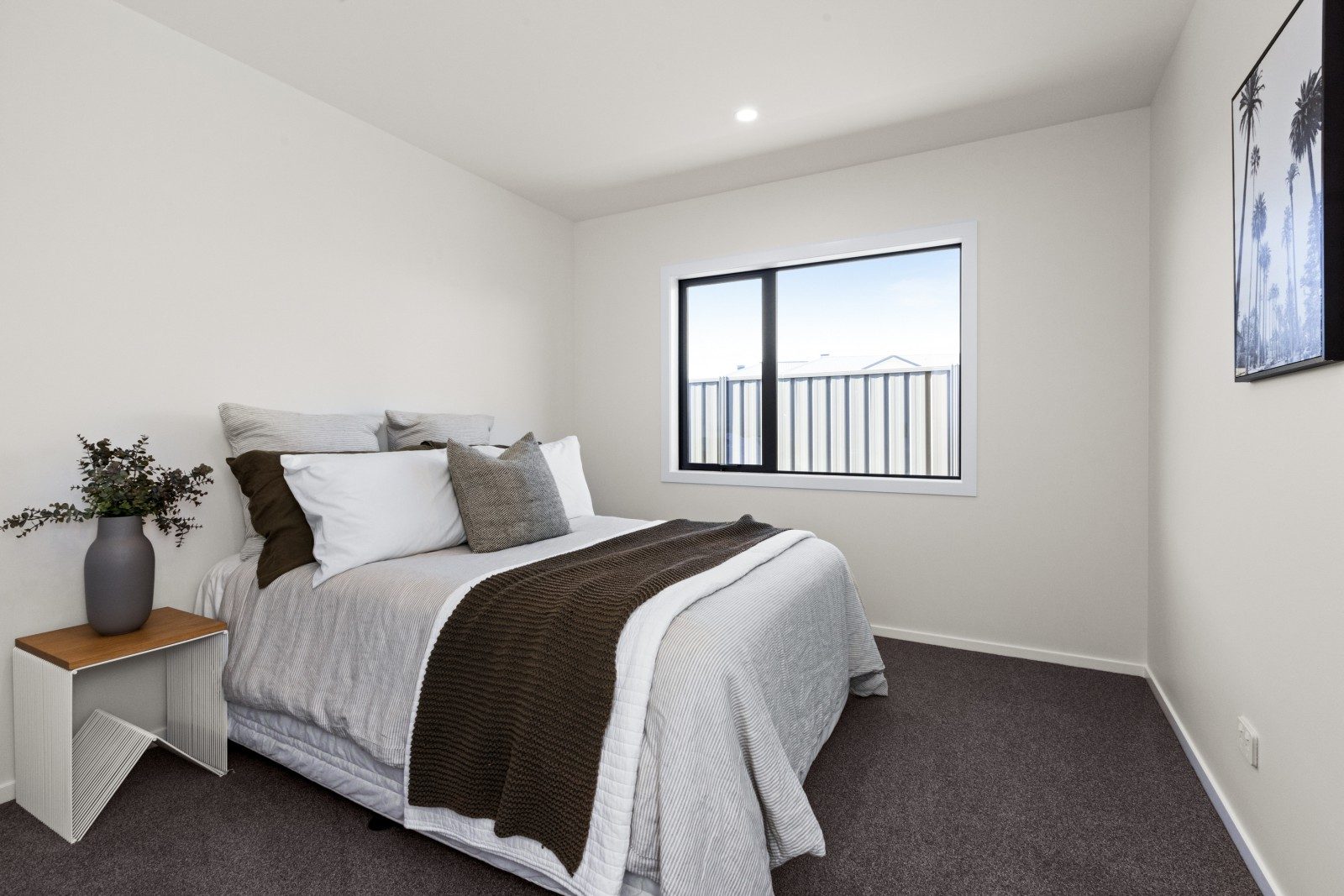 Modern, sunny, private and great location