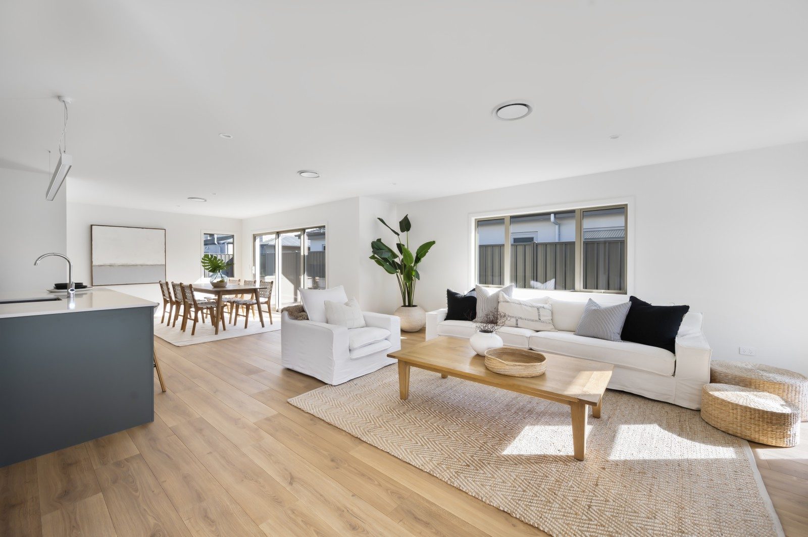 Modern, sunny, private and great location