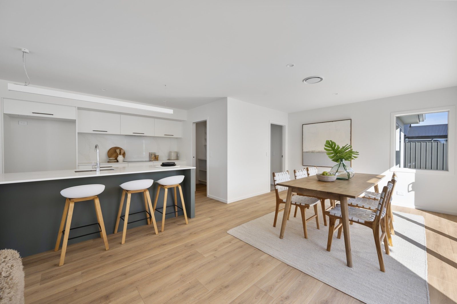 Modern, sunny, private and great location