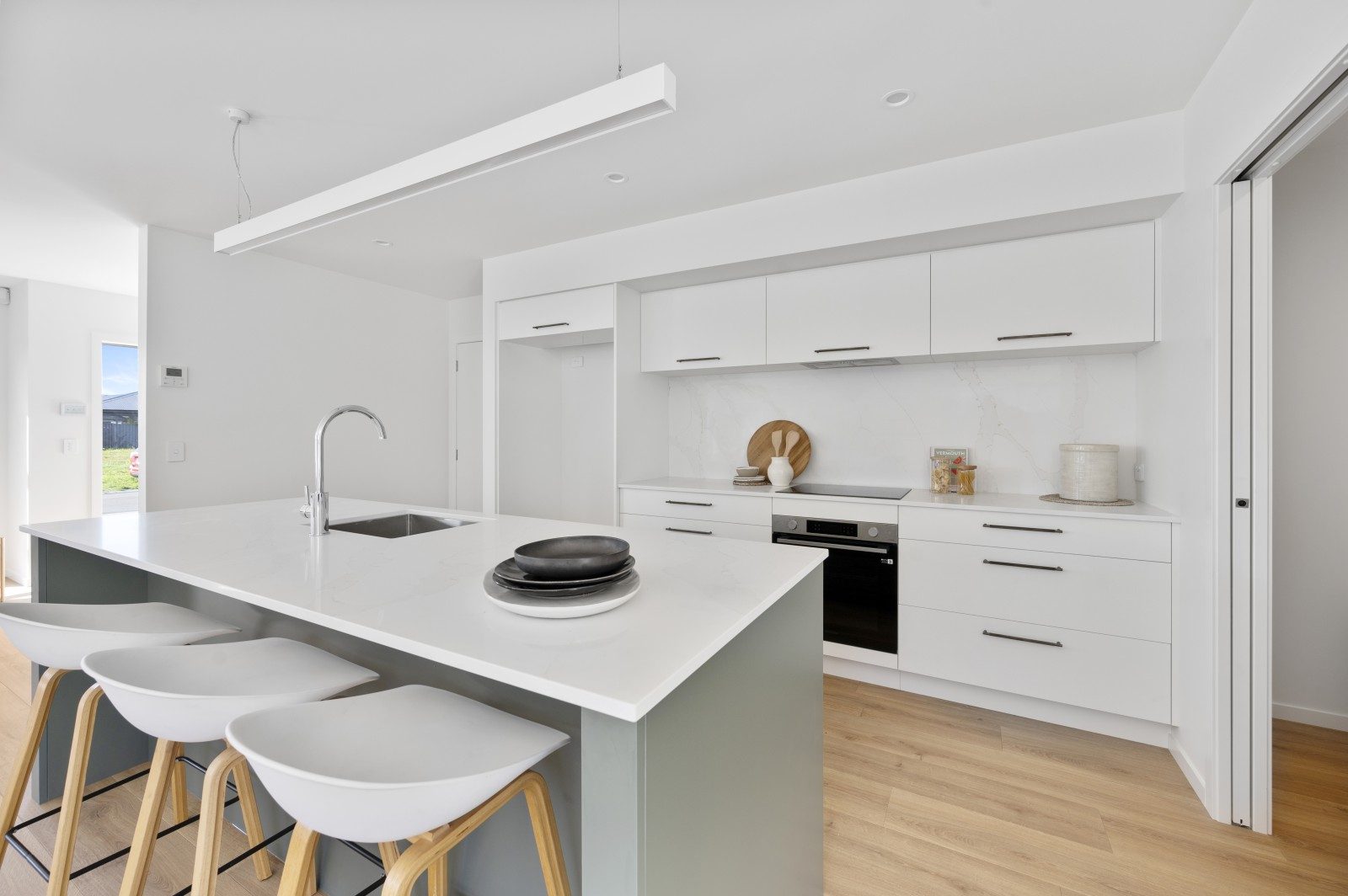 Modern, sunny, private and great location