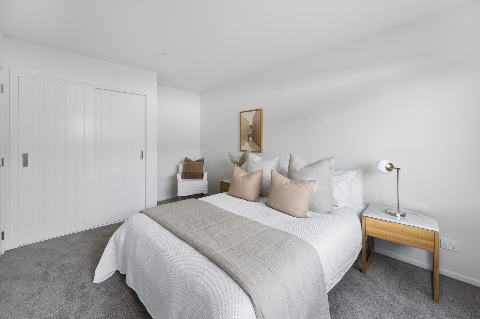 Modern, sunny, private and great location