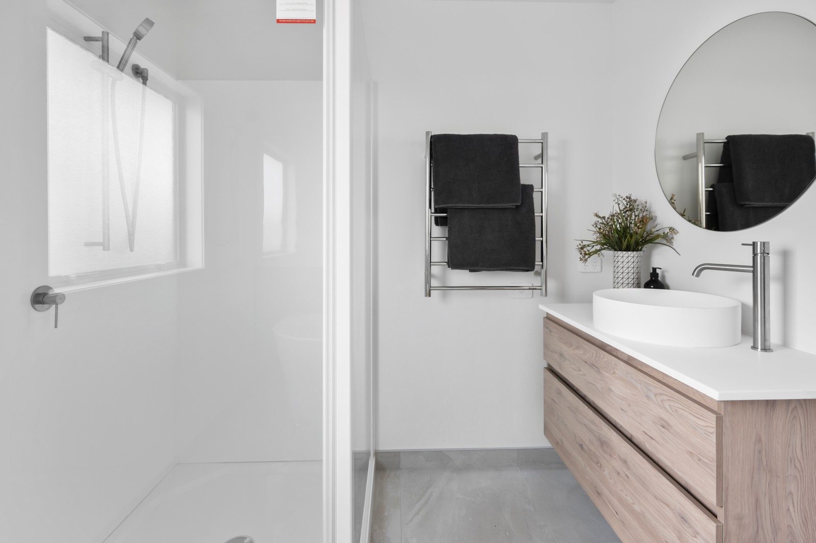 Modern, sunny, private and great location