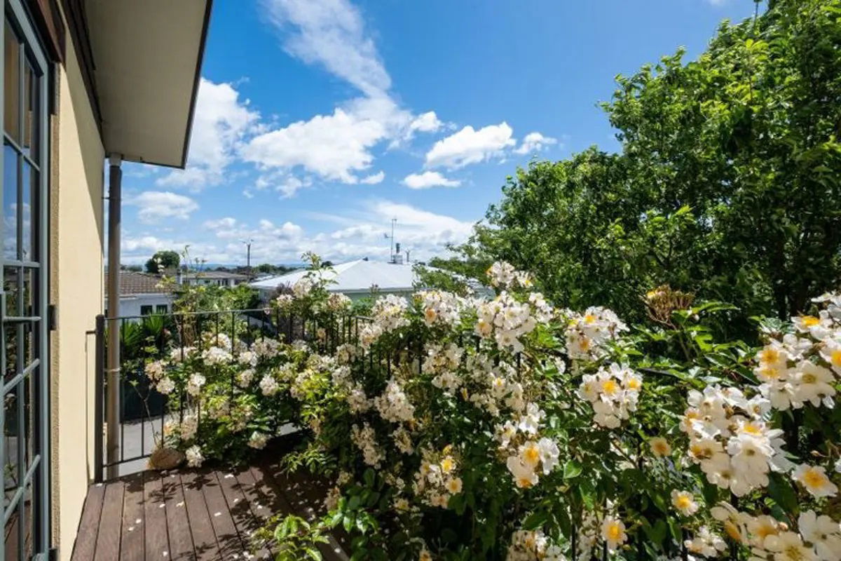 Private, sunny and great location