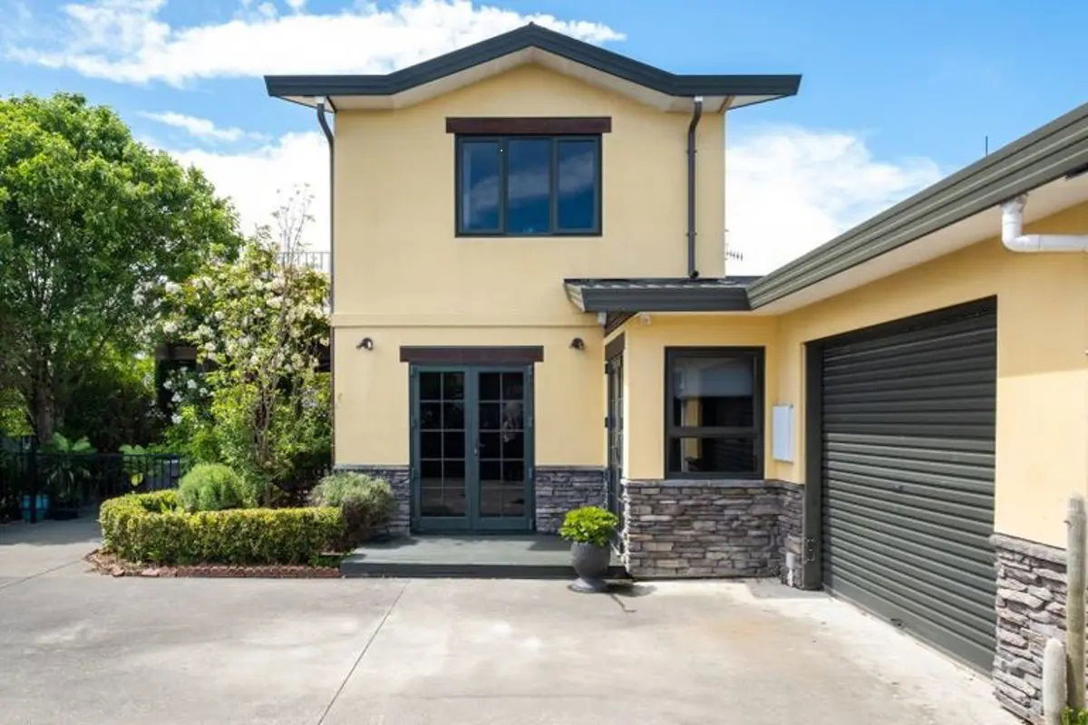 Private, sunny and great location