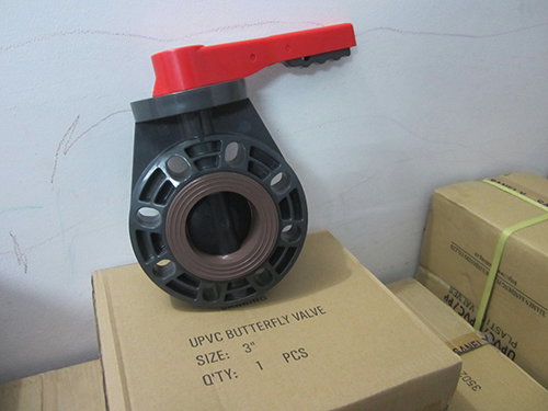 Van bướm nhựa là gì