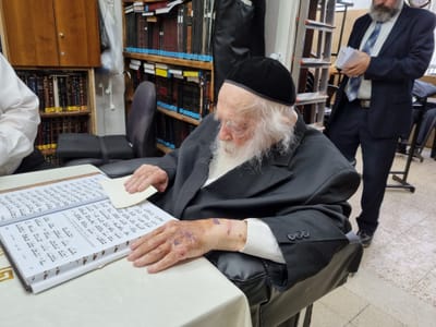 לרגל יארצייט העשירי לפטירת הרבנית בת שבע אסתר ע"ה, אשת חבר ליבדל"ח רבינו שליט"א.