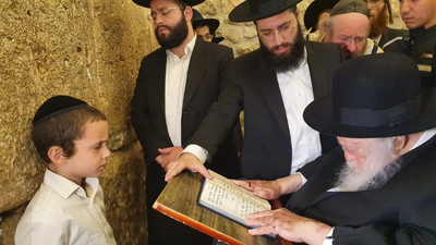 כמידי שנה ושנה: רשכבה"ג מרן שר התורה שליט"א הגיע לרחבת הכותל המערבי