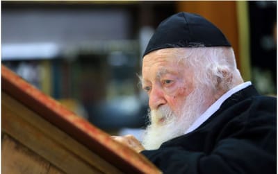 למחרת בבוקר ניגש רבי אליהו לרבי חיים שליט"א, וסיפר לו את כל אותו מעשה. כששמע רבי חיים את הדברים התרגש עד דמעות. אשריכם ישראל שאלו דיני תורה שלכם! מרוב התרגשות לא יכול היה להשיב, ורק לאחר ששבה אליו רוחו התייחס לגופו של ענין ואמר: