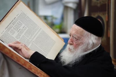 רבן של ישראל נפרד מהסוכה בלימוד התורה