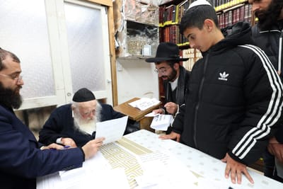רשכבה"ג מרן שר התורה שליט"א: "להשקיע דווקא בבעלי התשובה"