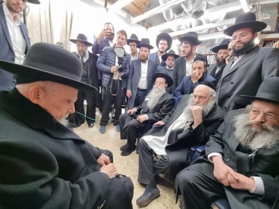 שיח רבינו הגדול מרן ראש הישיבה שליט"א בבית האבלים הגאונים שליט"א בני קוה"ק רבן של ישראל מרן שר התורה זצוק"ל