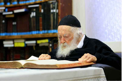 כשהיינו באים לפניו עם כיפה לא מספיק גדולה היה עוקץ אותנו ואומר: "מה זה הכפתור הזה שיש לכם על הראש?"