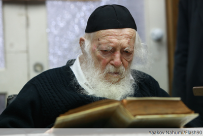 האם מותר לעשות תזמורת וריקודים בשבע ברכות אחר י"ז תמוז? האם אפשר לאכול מיץ ענבים קפוא בימי בין המצרים? טעה ובירך על פרי חדש, האם יברך גם שהחיינו?