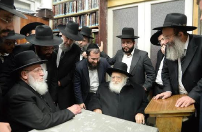 אחר מיטתו של מרן חכם שלום כהן זצוק"ל