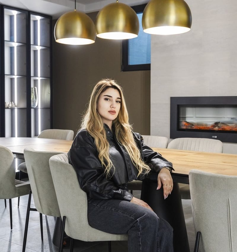 ნეოკლასიკური სტილის სახლი დიღომში — ანი მაჭავარიანის ნამუშევარი