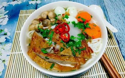 Cách nấu bánh canh bột lọc chả cá ngon đập tan cái nóng