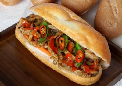 Học ngay cách làm bánh mì chả cá ngon như ngoài tiệm