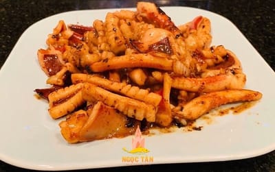 Hướng dẫn cách làm món mực xào bơ tỏi thơm béo, giòn dai