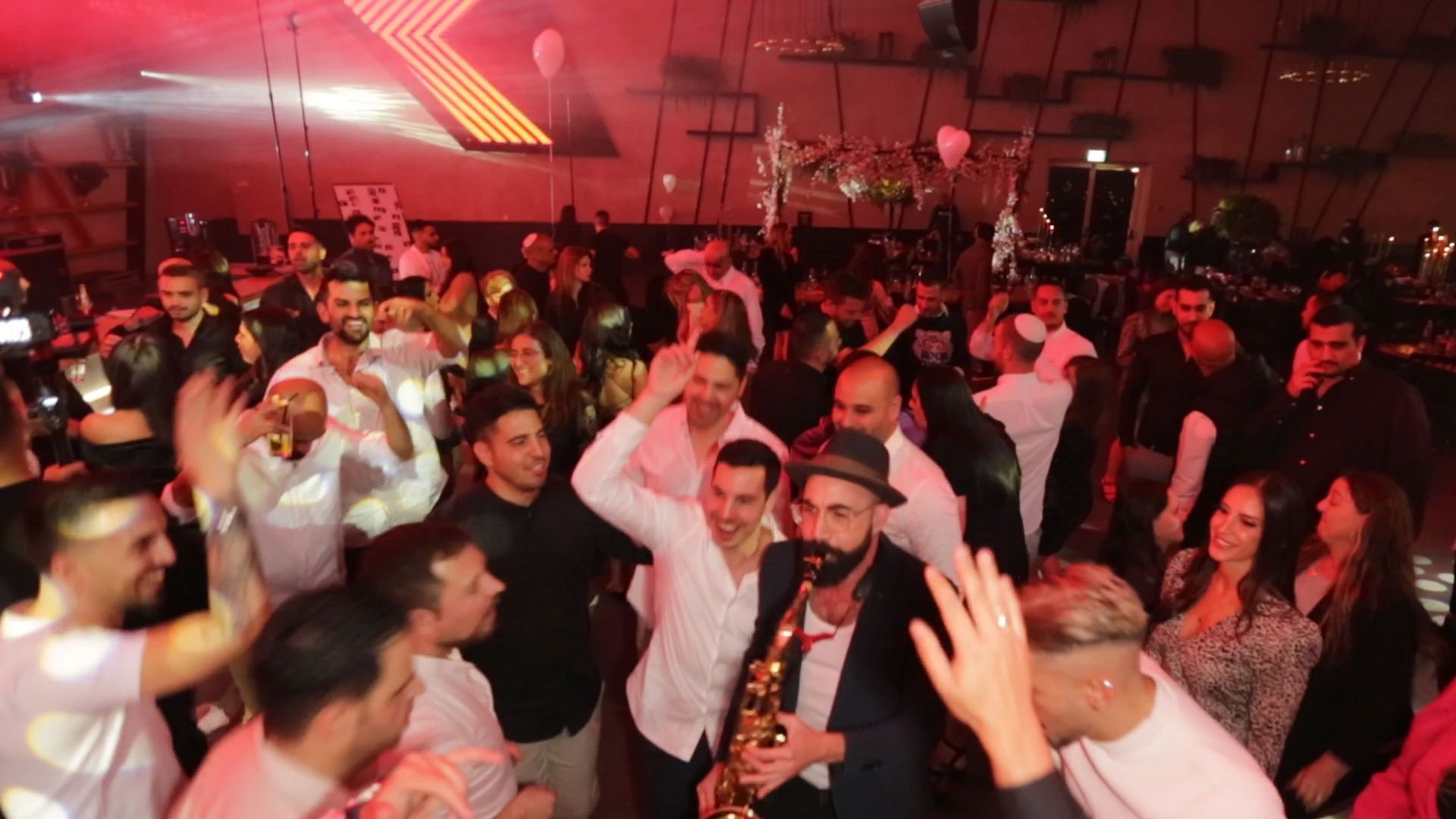 הרמות במסיבה