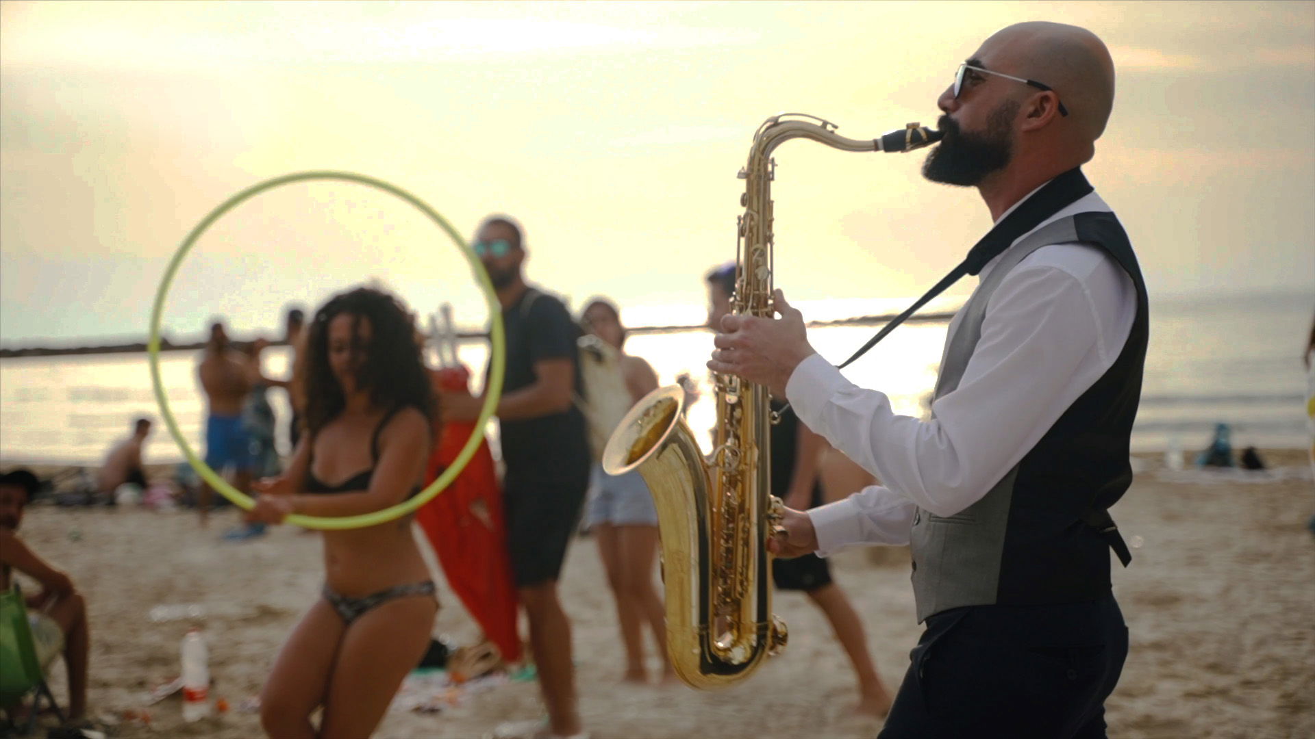 מסיבה על החוף