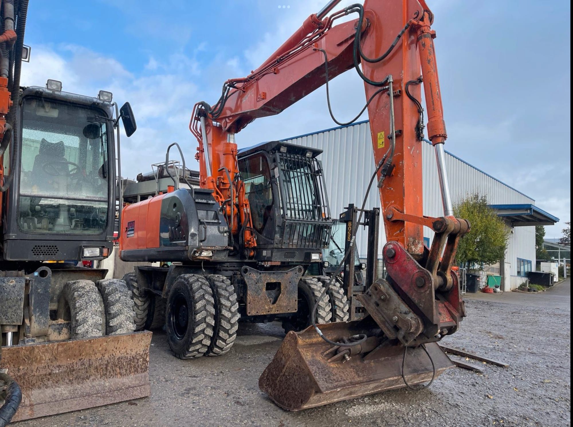 Hitachi ZX170W