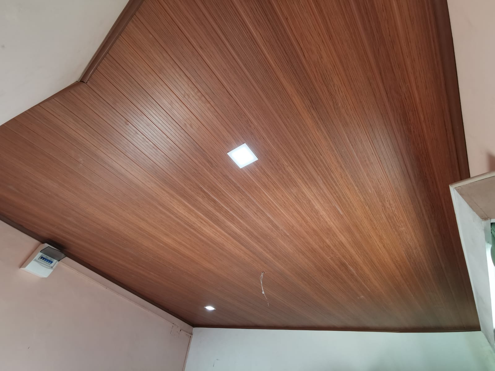 Cielorraso en PVC marron