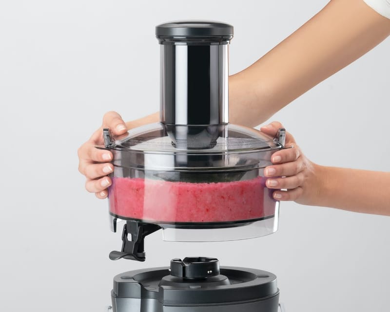 Black juicer blender