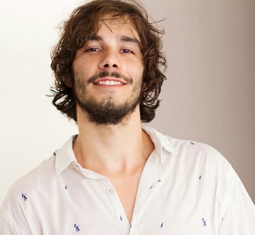 VITOR NOVELLO CRIA PEÇA INFANTIL: "AS PESSOAS TÊM DESEJO DE SEGUIR SENDO CRIANÇAS, MAS NÃO BIRRENTAS E MIMADAS"