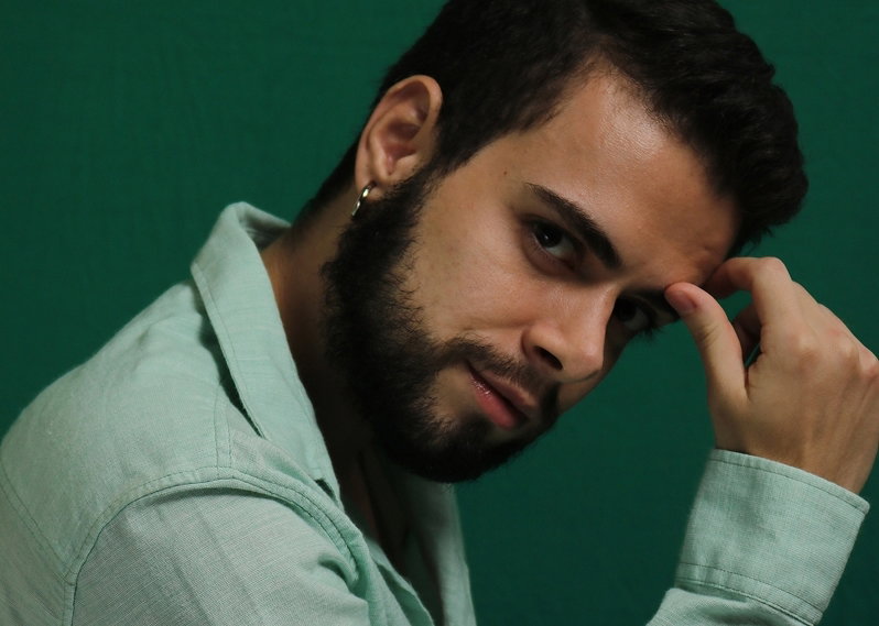 BERNARDO DE ASSIS: ATOR TRANS E FALTA DE REPRESENTATIVIDADE NO AUDIOVISUAL: 'QUEREMOS TRABALHO E CONTAR NOSSA HISTÓRIA'