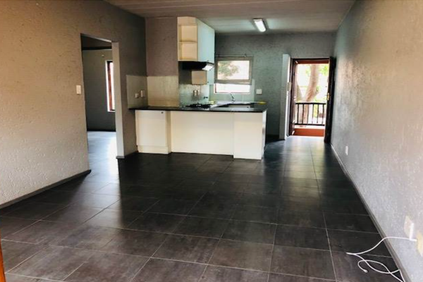 2 Bed Apartment in Sunninghill - R999 000