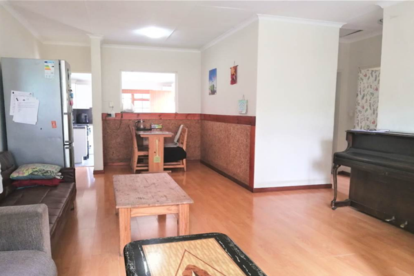 2 Bed Townhouse in Sunninghill - R 1 100 000