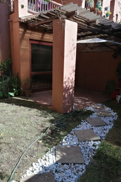 2 Bed Townhouse in Sunninghill - R1 100 000