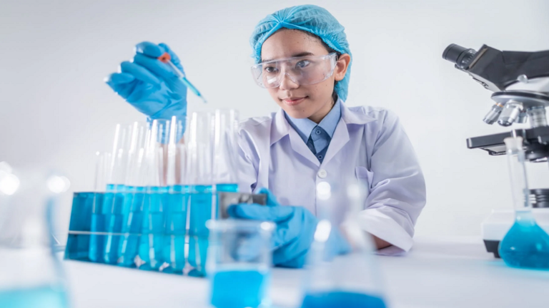 كشف ماهية محتويات غامضة "سميّة" مختومة في زجاجات دواء عمرها 160 عاما!