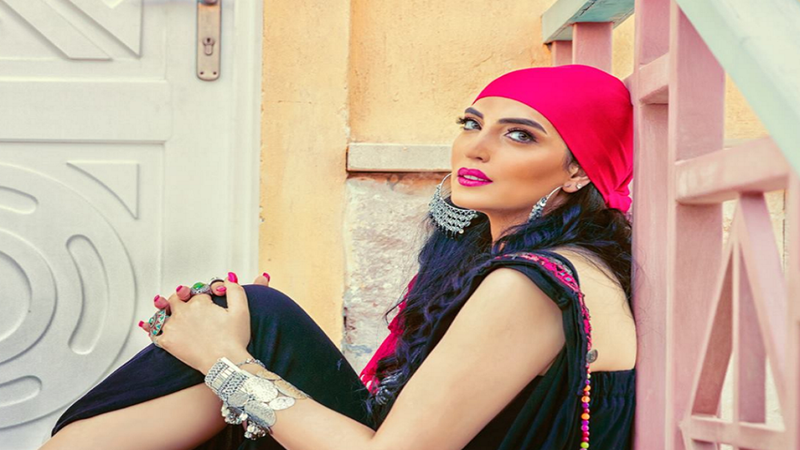 شاهد أول ظهور للفنانة المصرية حورية فرغلي بعد تجميل أنفها (صورة)