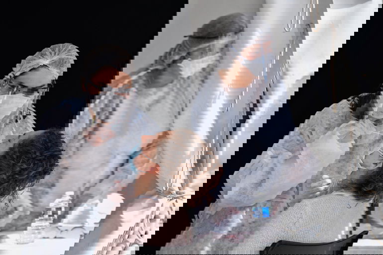 العراق يسجل انخفاضاً كبيراً بإصابات كورونا