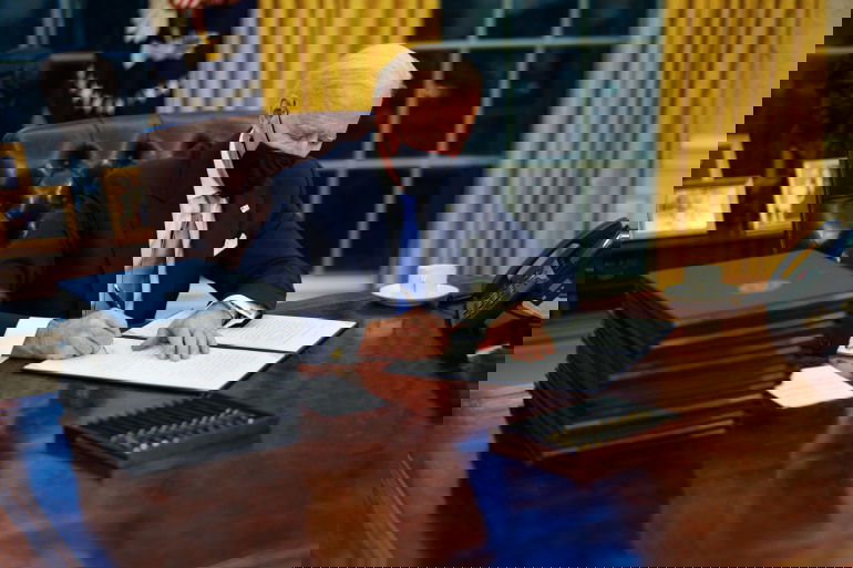 بايدن يمدد "حالة الطوارئ" في العراق وسوريا عاماً آخر