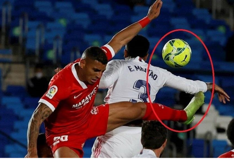 هل تعرض ريال مدريد للظلم.. خبير تحكيمي يعلق على ركلة جزاء اشبيلية